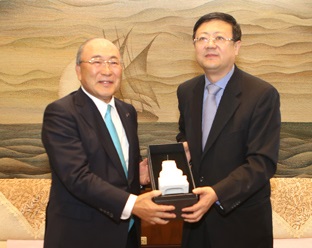 東芝會(huì)長(zhǎng)西田厚聰訪問(wèn)清華大學(xué)